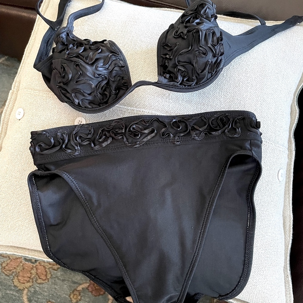 La Blanca french cut black swimsuit.  Vintage perfect!